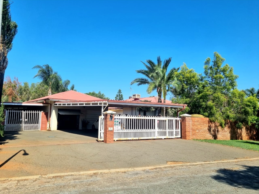 4 Bedroom Property for Sale in Herlear Northern Cape